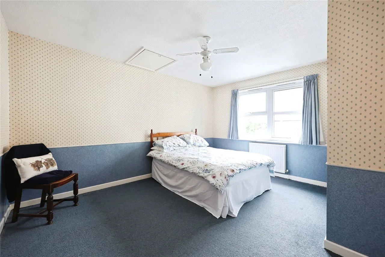 St. Johns Road, Newport, PO30, photo 11