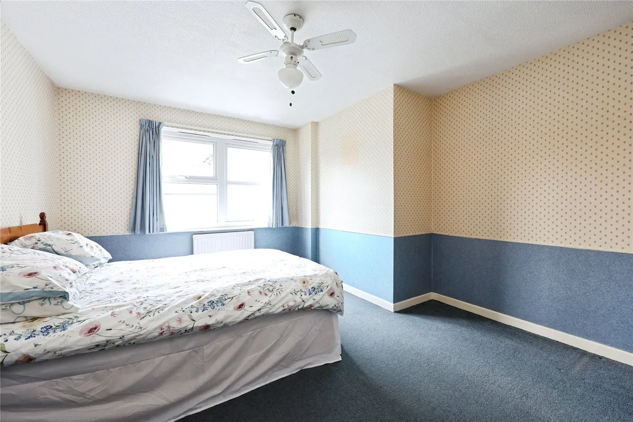 St. Johns Road, Newport, PO30, photo 12