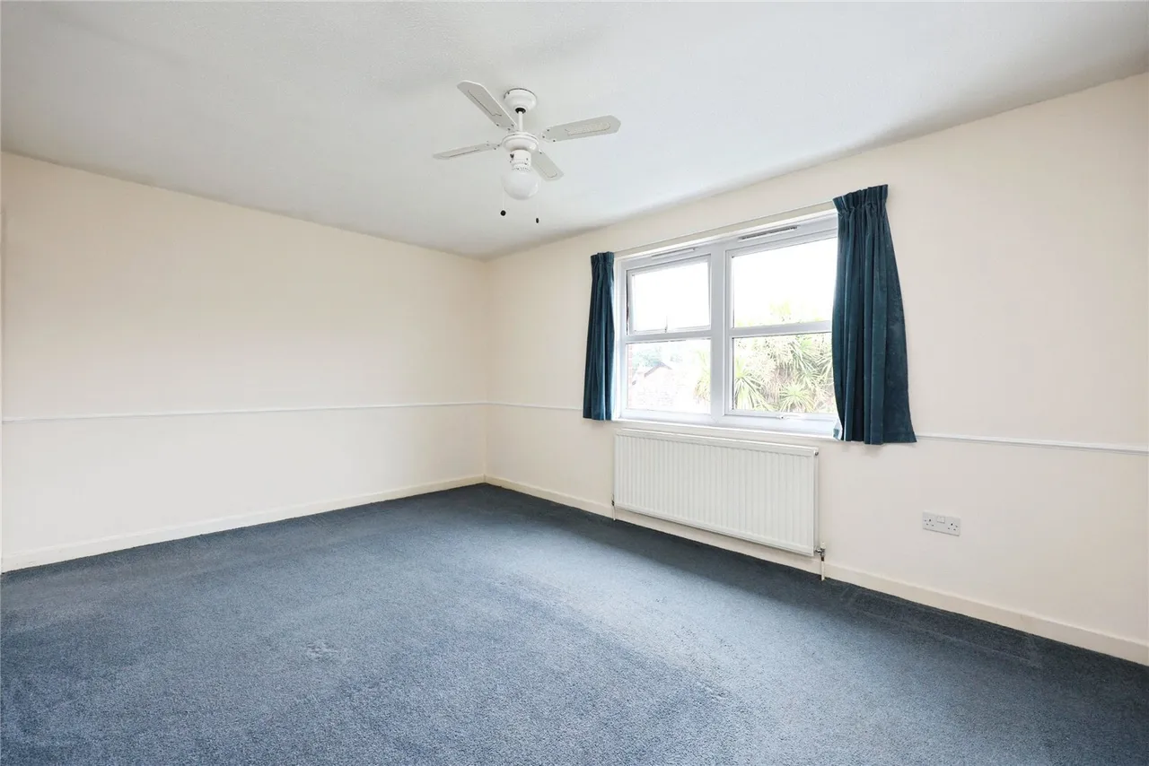 St. Johns Road, Newport, PO30, photo 16
