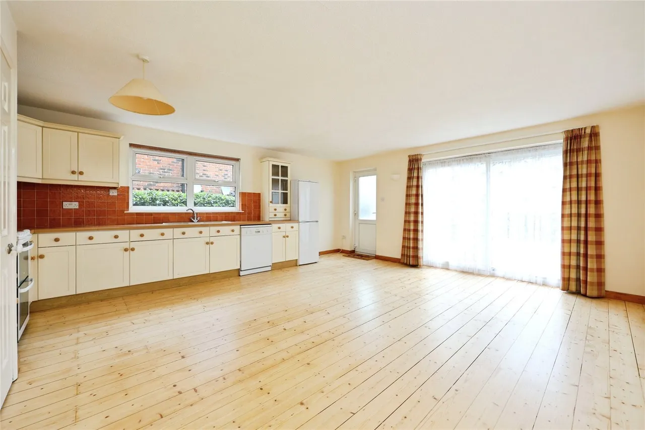 St. Johns Road, Newport, PO30, photo 8