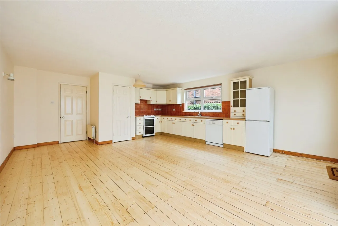 St. Johns Road, Newport, PO30, photo 9