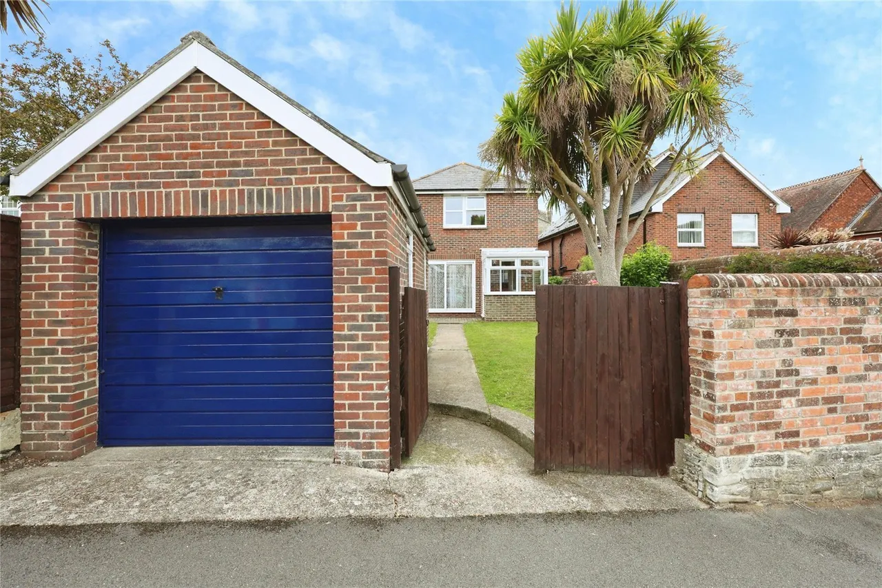 St. Johns Road, Newport, PO30, photo 5