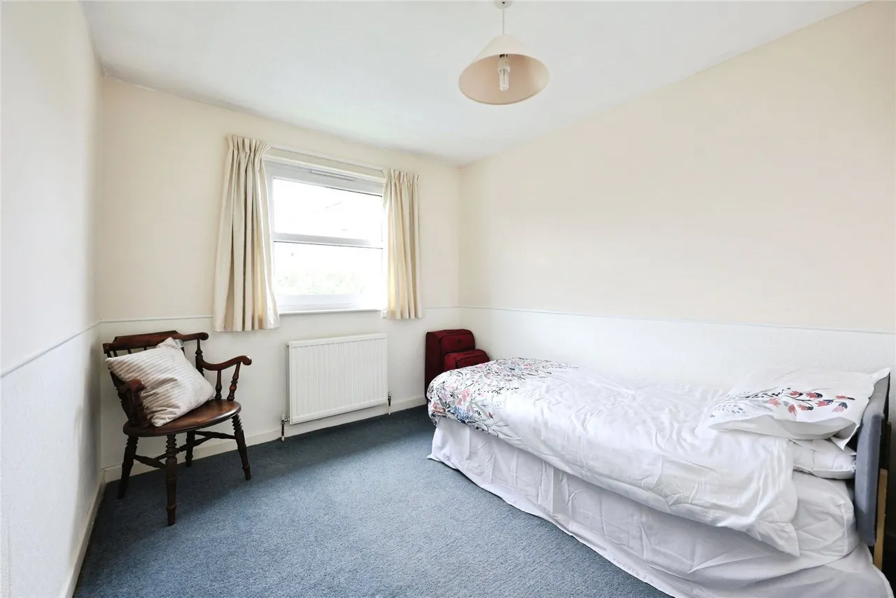 St. Johns Road, Newport, PO30, photo 14