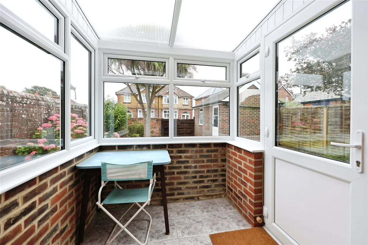 St. Johns Road, Newport, PO30, photo 10