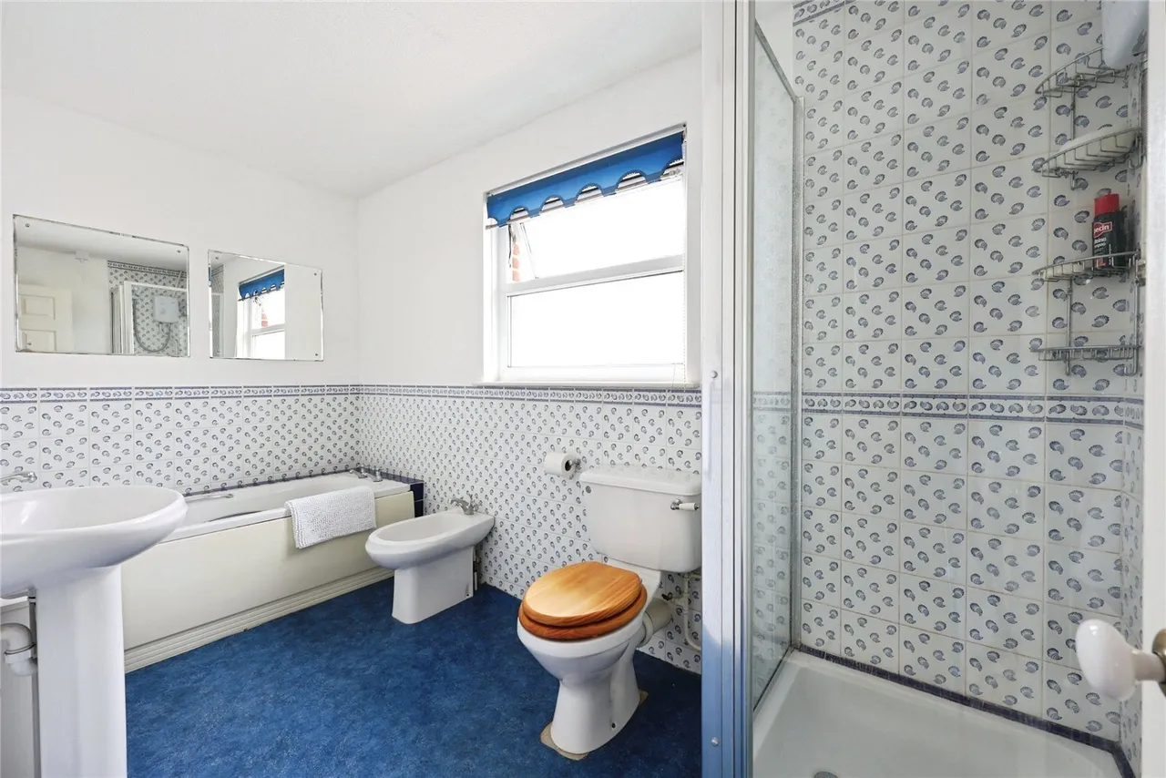 St. Johns Road, Newport, PO30, photo 17
