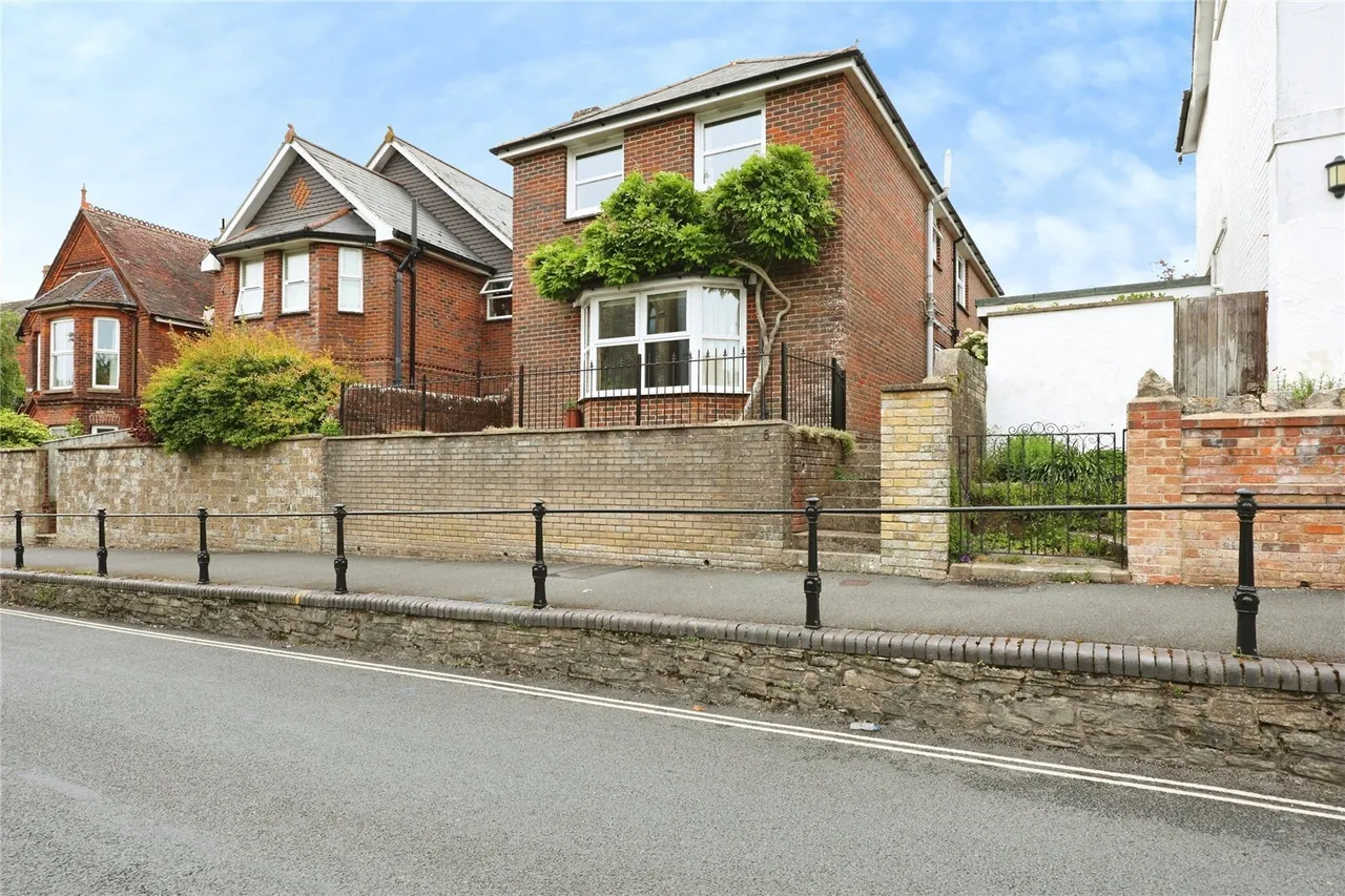 4 bed house for sale, St. Johns Road, Newport, PO30