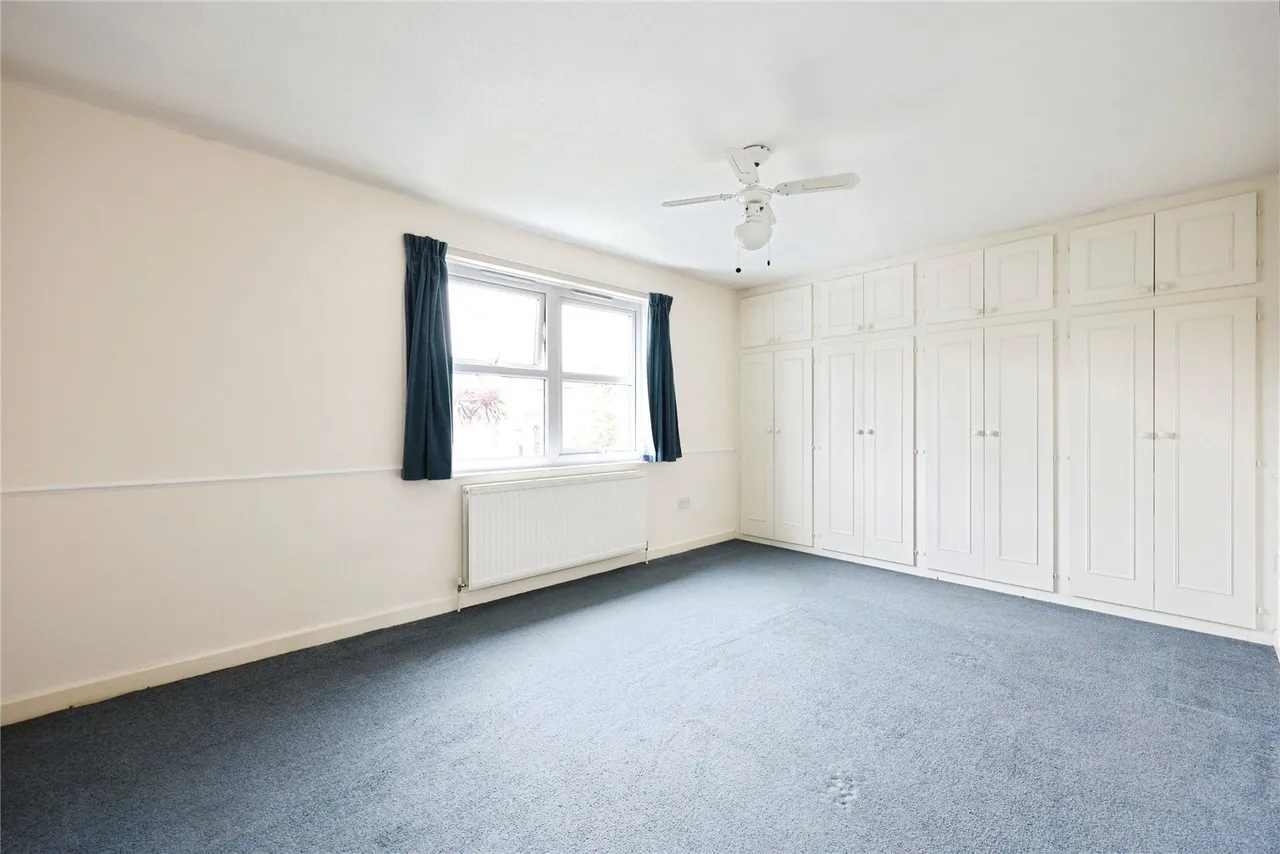 St. Johns Road, Newport, PO30, photo 15