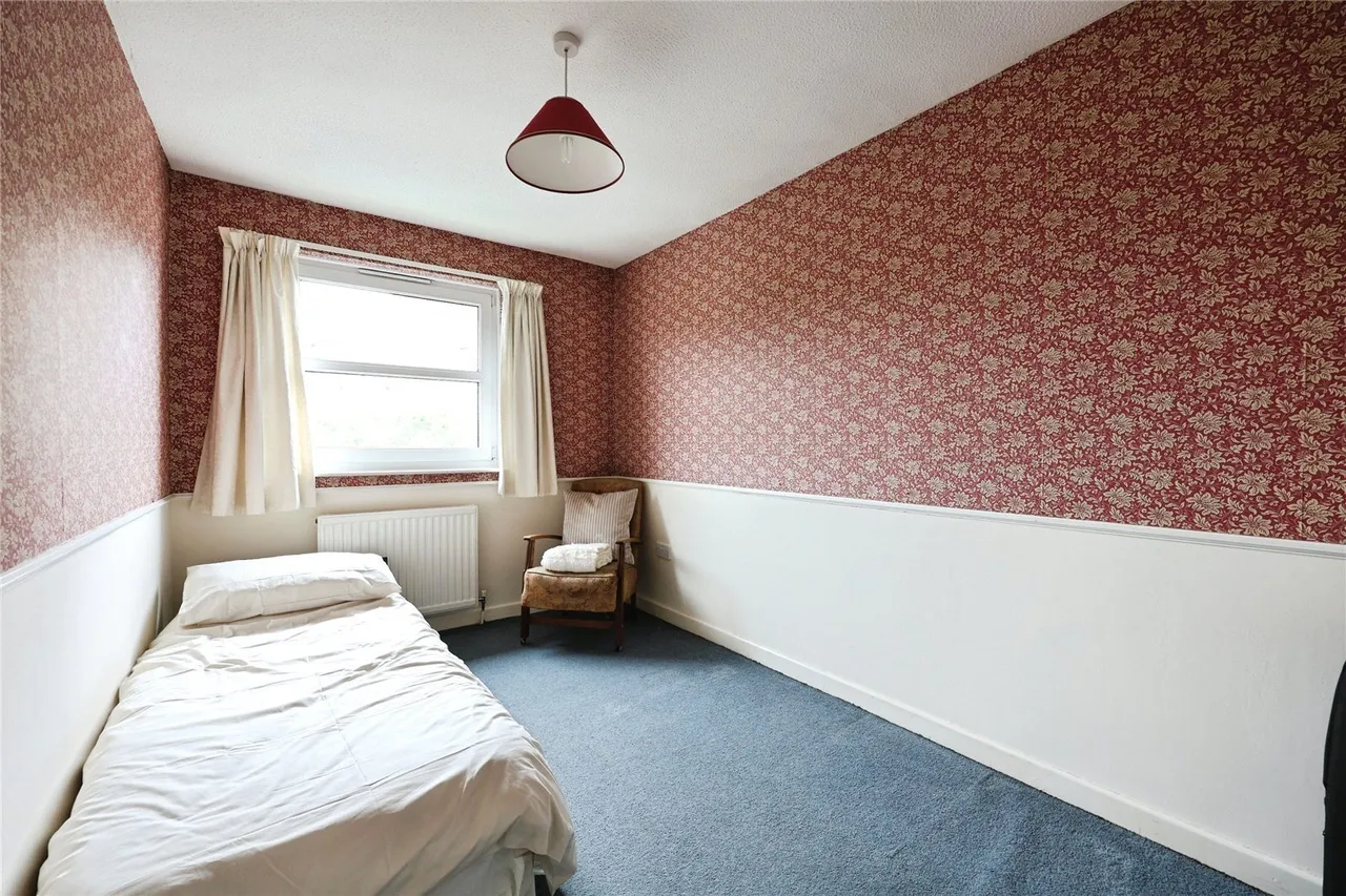 St. Johns Road, Newport, PO30, photo 13