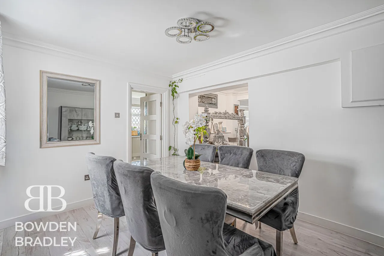 Charlotte Gardens, Collier Row, RM5, photo 7