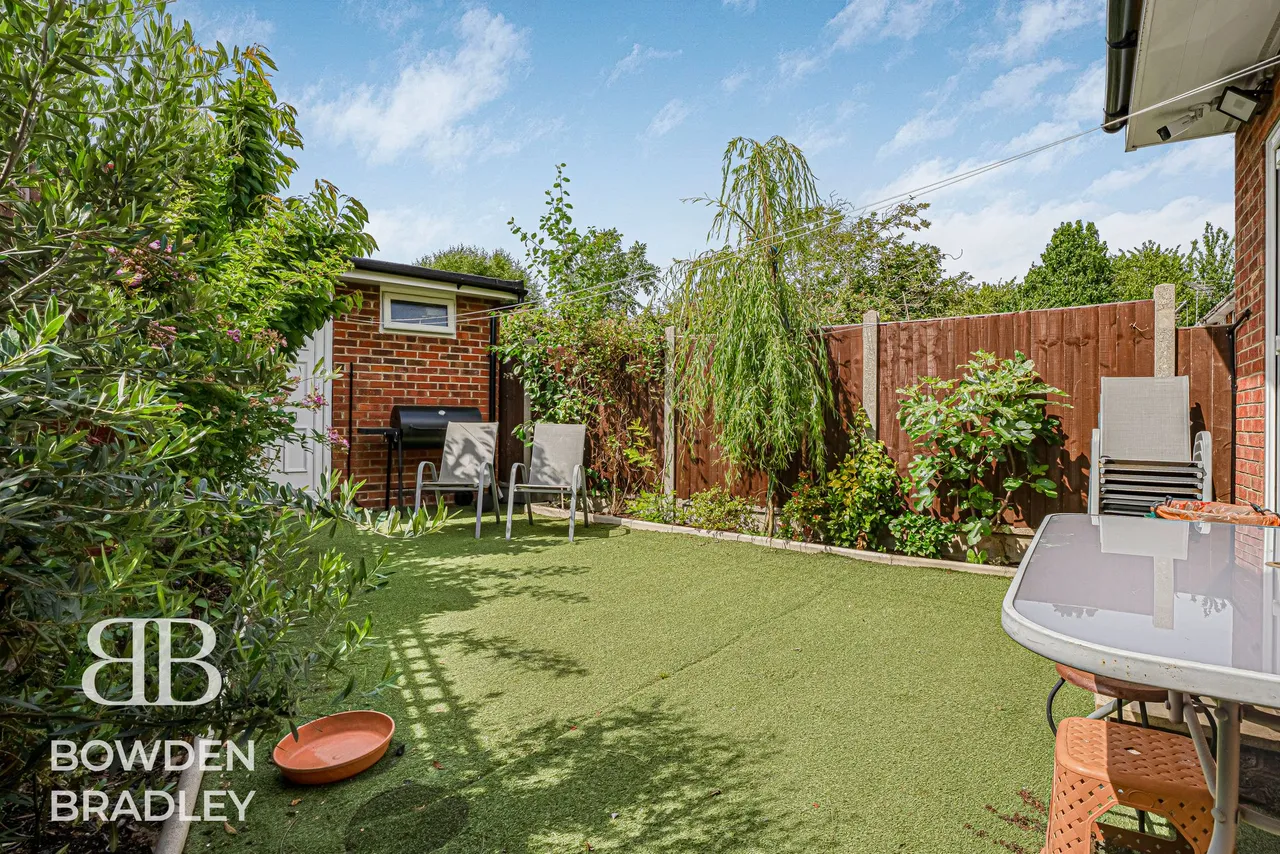 Charlotte Gardens, Collier Row, RM5, photo 12
