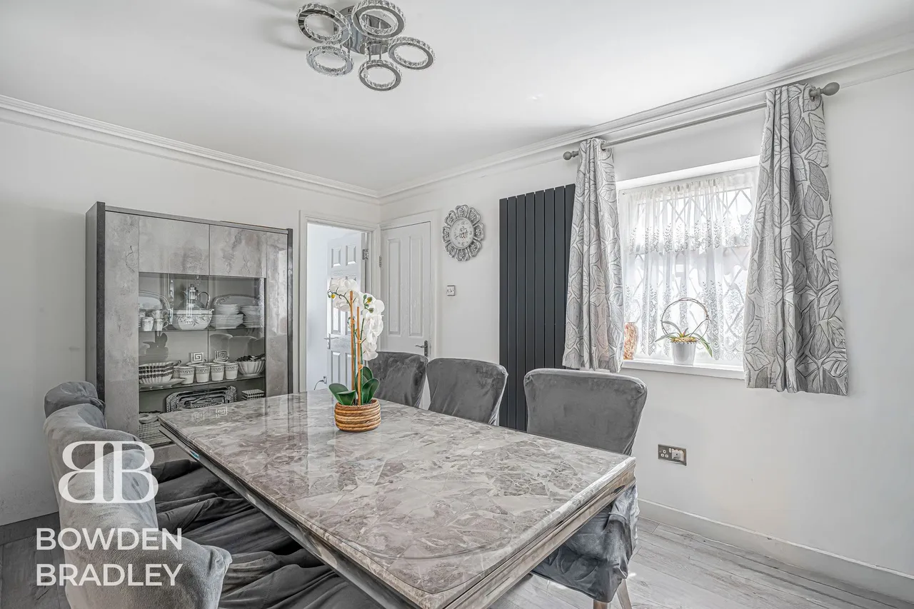 Charlotte Gardens, Collier Row, RM5, photo 8