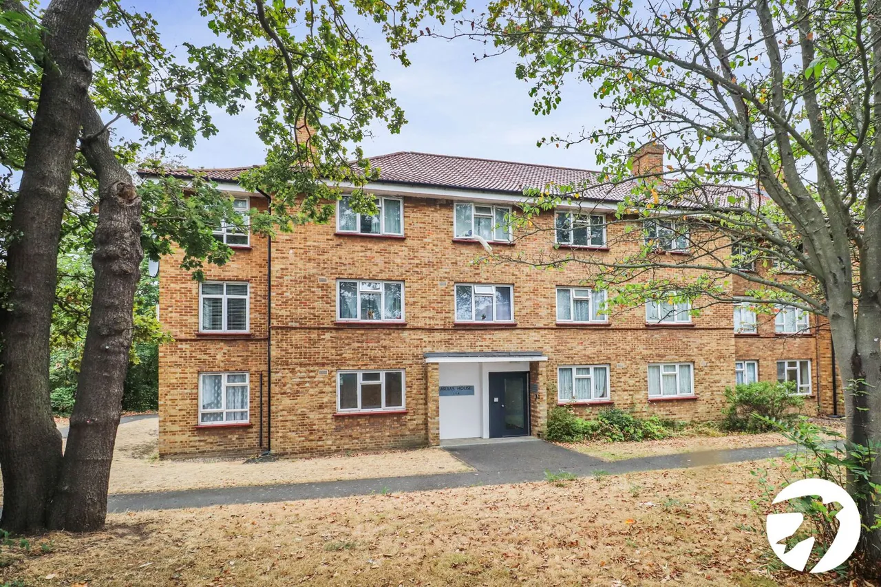 1 bed 1 bedroom property for sale, Woolwich Road, London, SE2