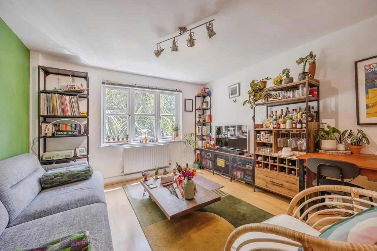 2 bed flat for sale, Birdhurst Road, South Croydon, CR2