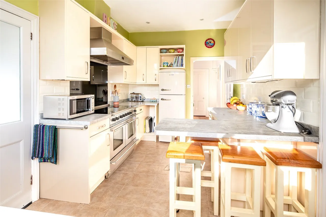 Salisbury Road, Blandford Forum, DT11, photo 7