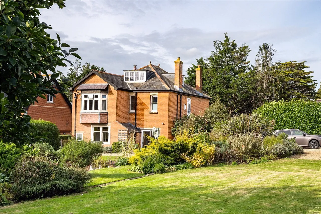 5 bed property for sale, Salisbury Road, Blandford Forum, DT11
