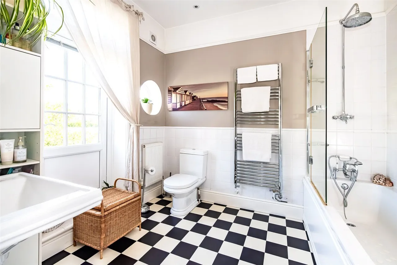 Salisbury Road, Blandford Forum, DT11, photo 10