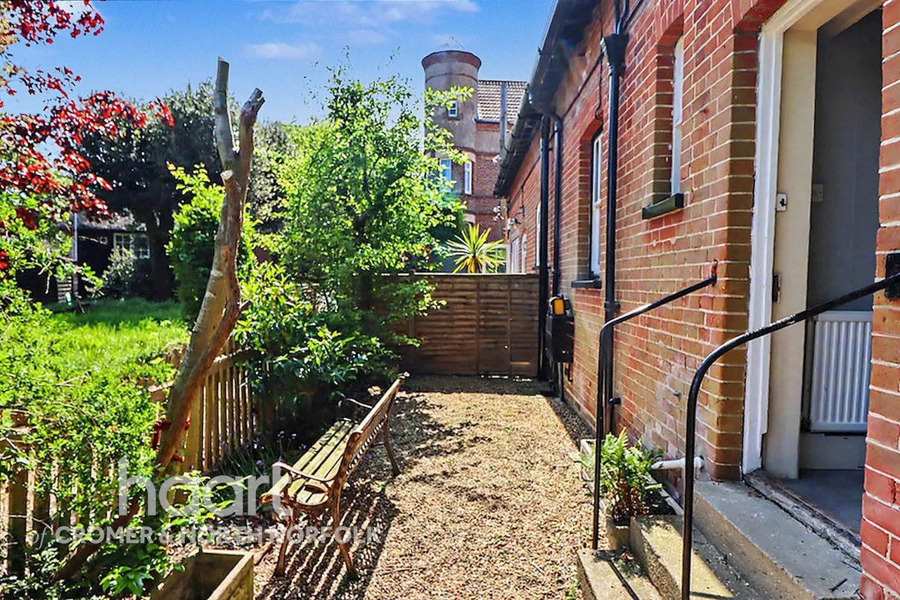 High Street, Overstrand, NR27, photo 23