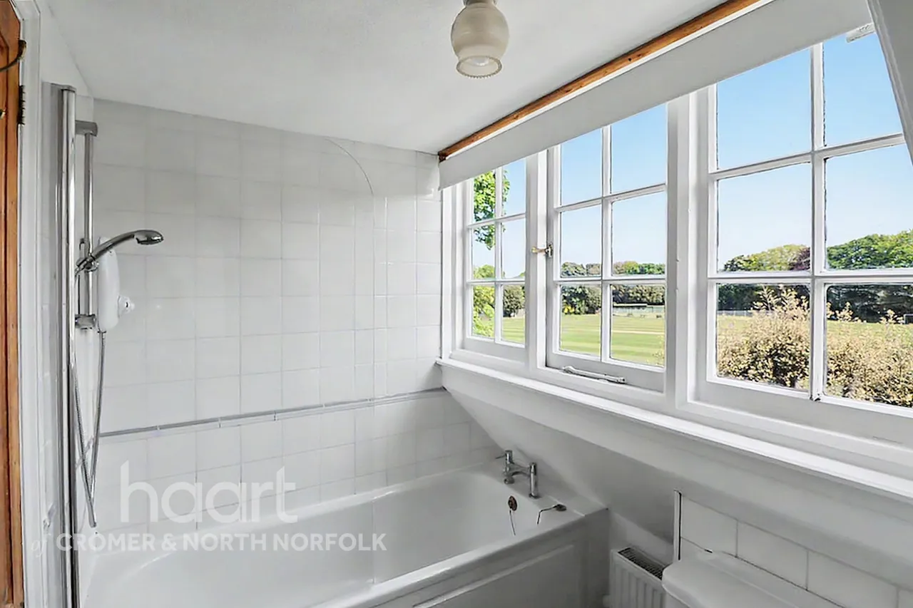 High Street, Overstrand, NR27, photo 20