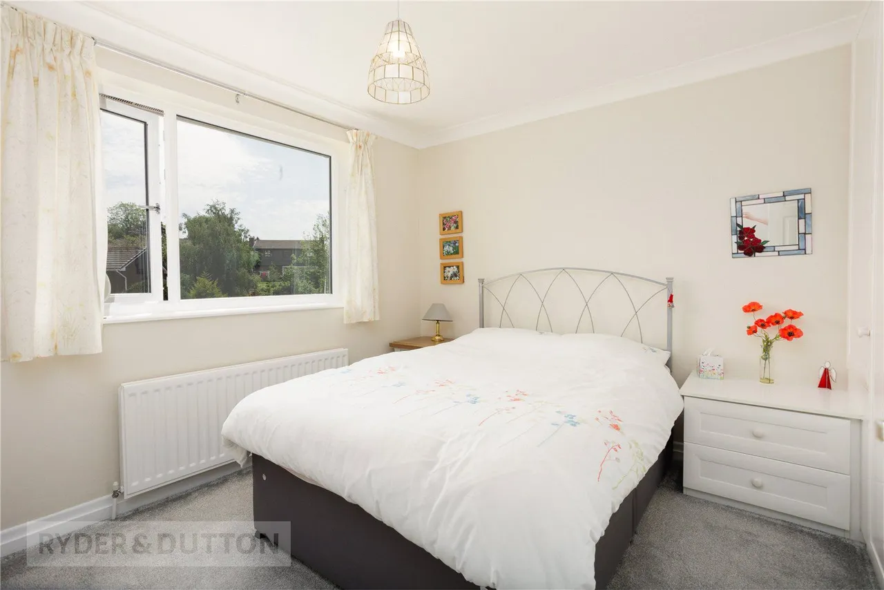 Glade Brow, Grotton, OL4, photo 11