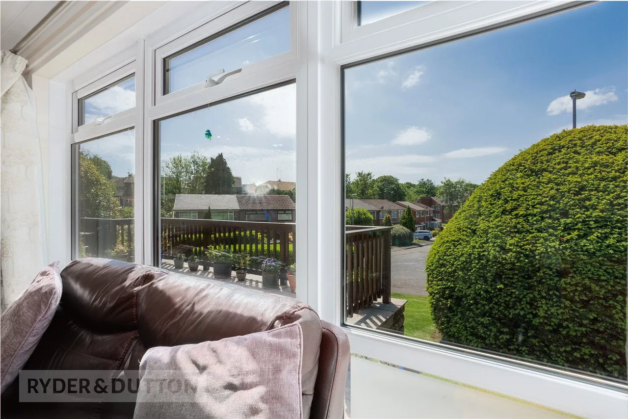 Glade Brow, Grotton, OL4, photo 8