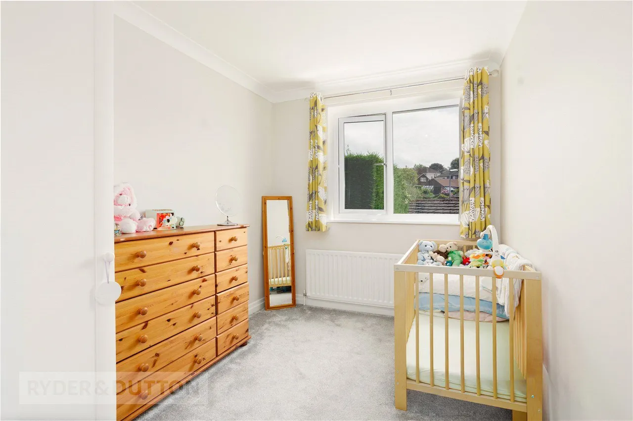 Glade Brow, Grotton, OL4, photo 12