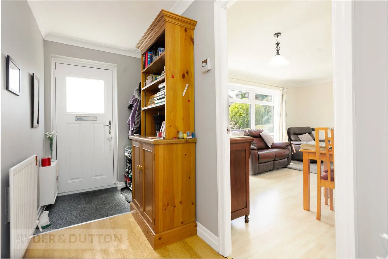 Glade Brow, Grotton, OL4, photo 4