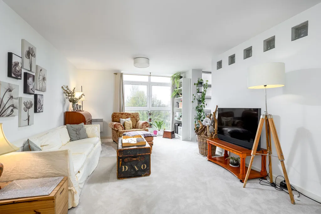 Victoria Avenue, West Molesey KT8 1TL, photo 4