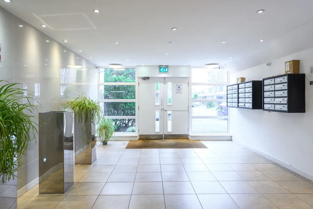 Victoria Avenue, West Molesey KT8 1TL, photo 13