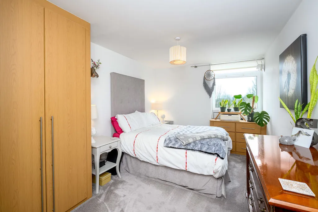 Victoria Avenue, West Molesey KT8 1TL, photo 6