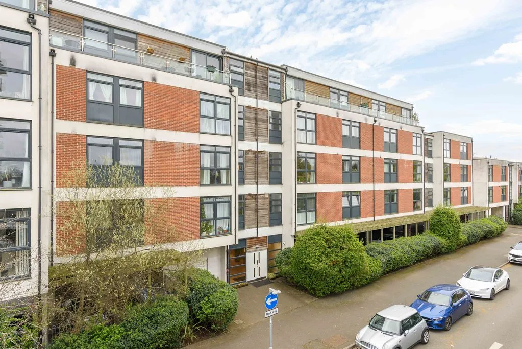 Victoria Avenue, West Molesey KT8 1TL, photo 3