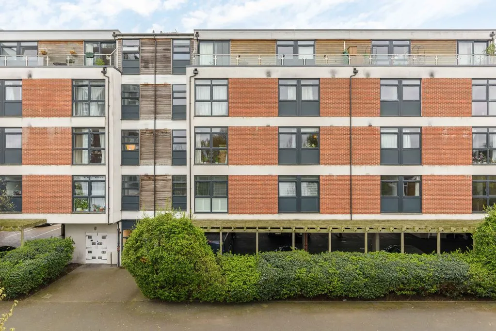 Victoria Avenue, West Molesey KT8 1TL, photo 17