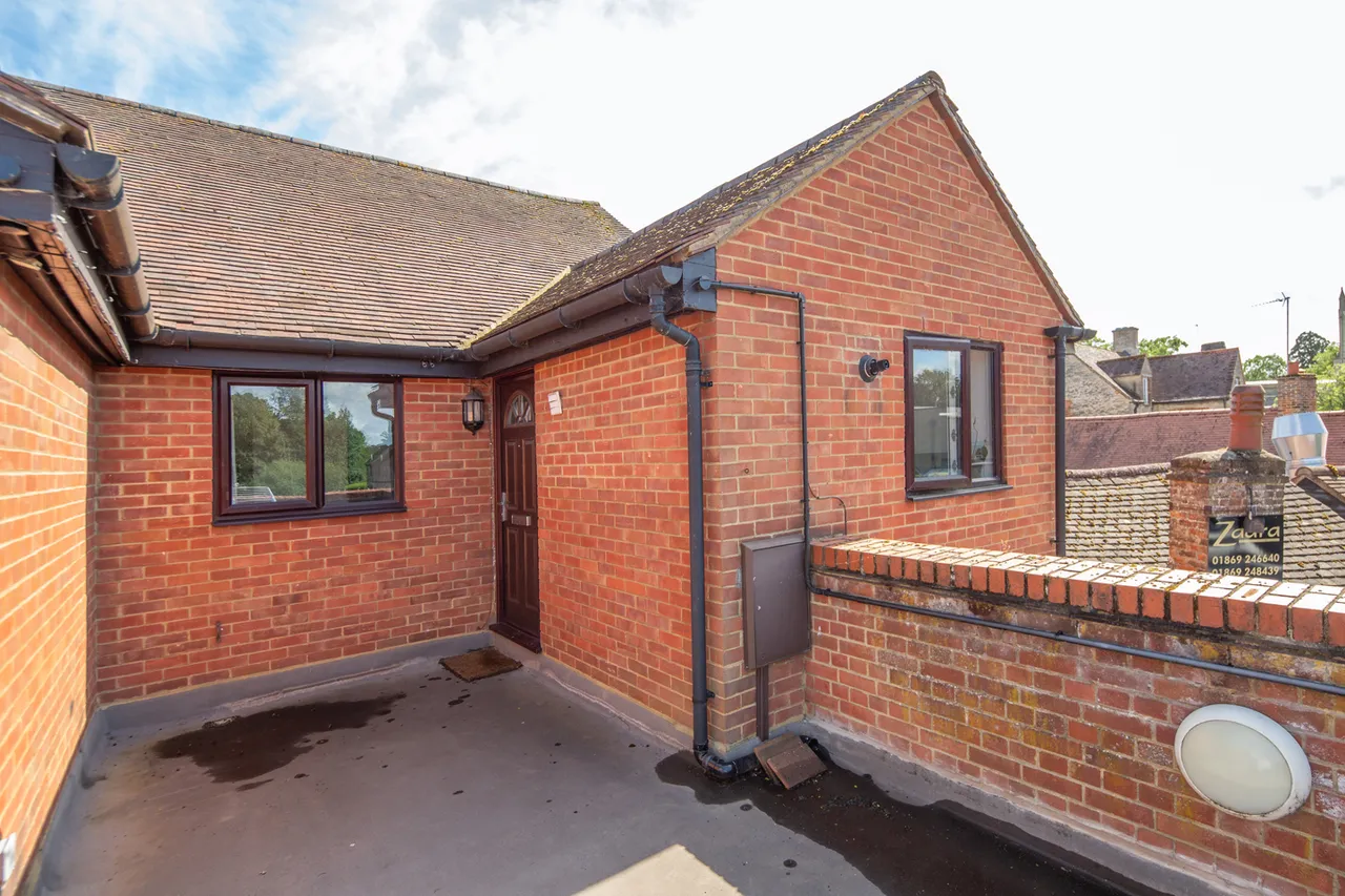 2 bed flat for sale, Causeway, Bicester