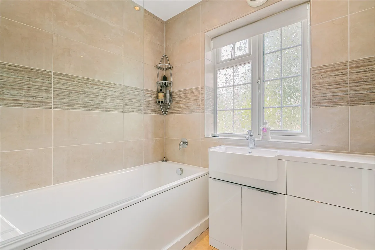Mill Farm Crescent, Whitton, TW4, photo 11