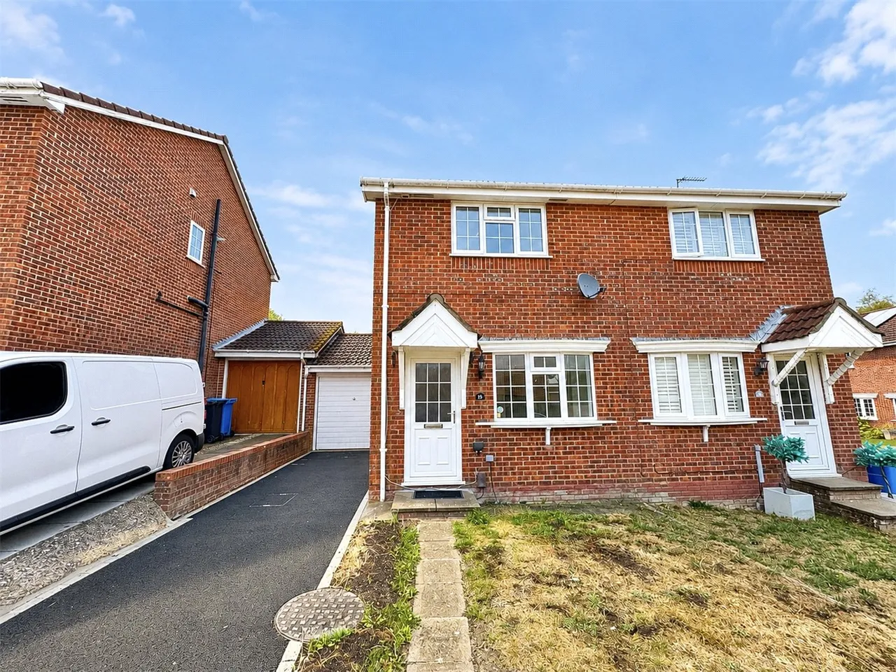2 bed house to rent — Chaffinch Close, Poole, Dorset, BH17