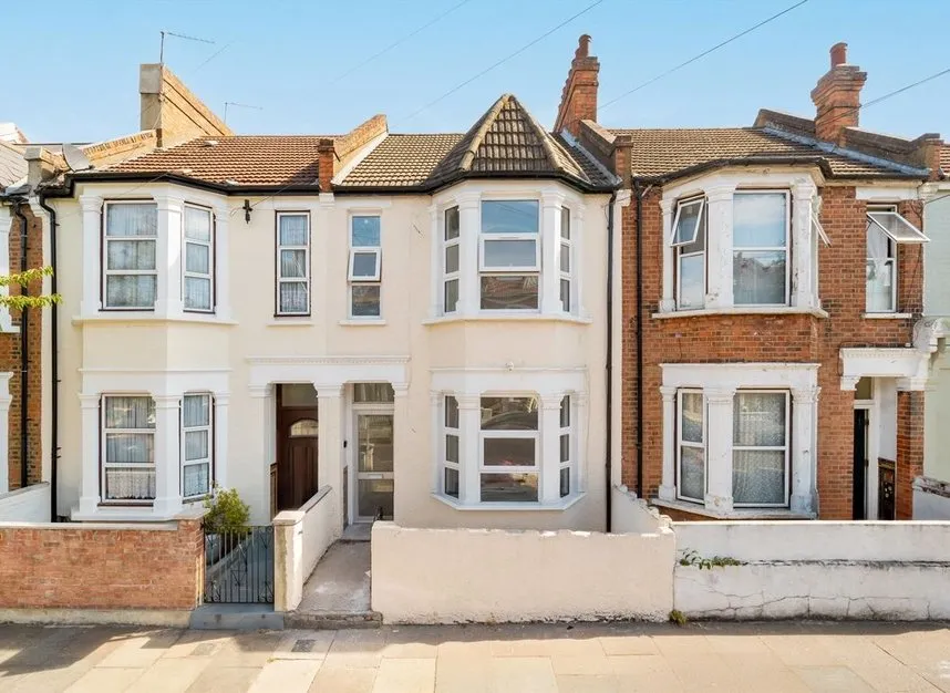 5 bed house to rent — Charlton Road, Willesden, NW10