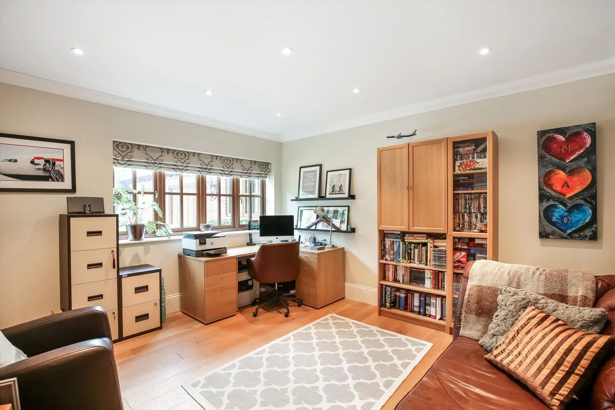 Cliff Way, Compton, SO21, photo 8