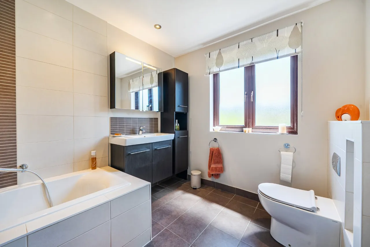 Sparrowgrove, Otterbourne, SO21, photo 13