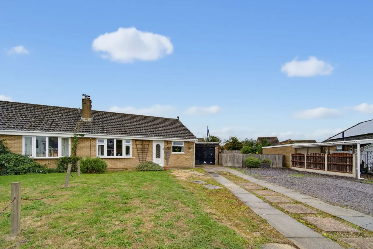 St. Lawrence Avenue, Snaith, DN14, photo 2