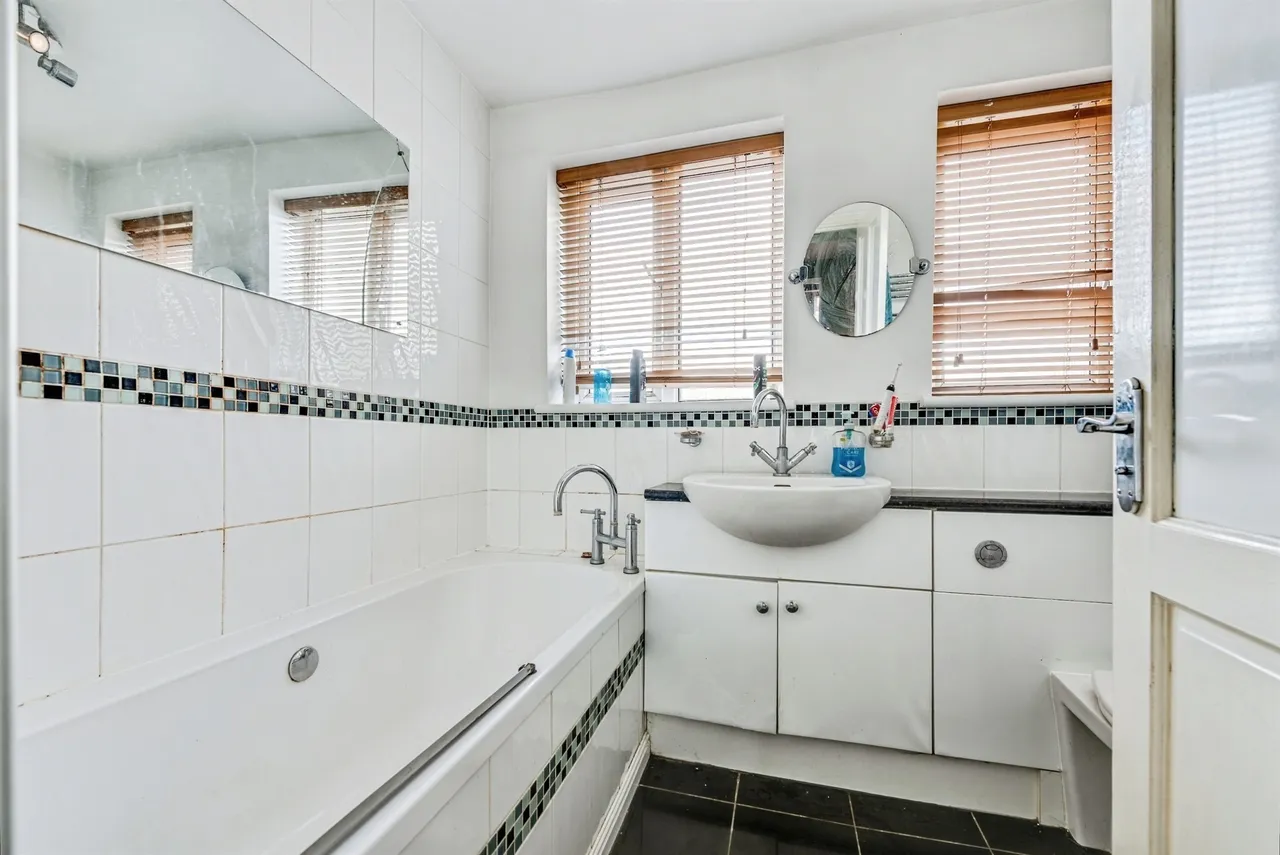 Bright Street, Swindon, SN2, photo 9