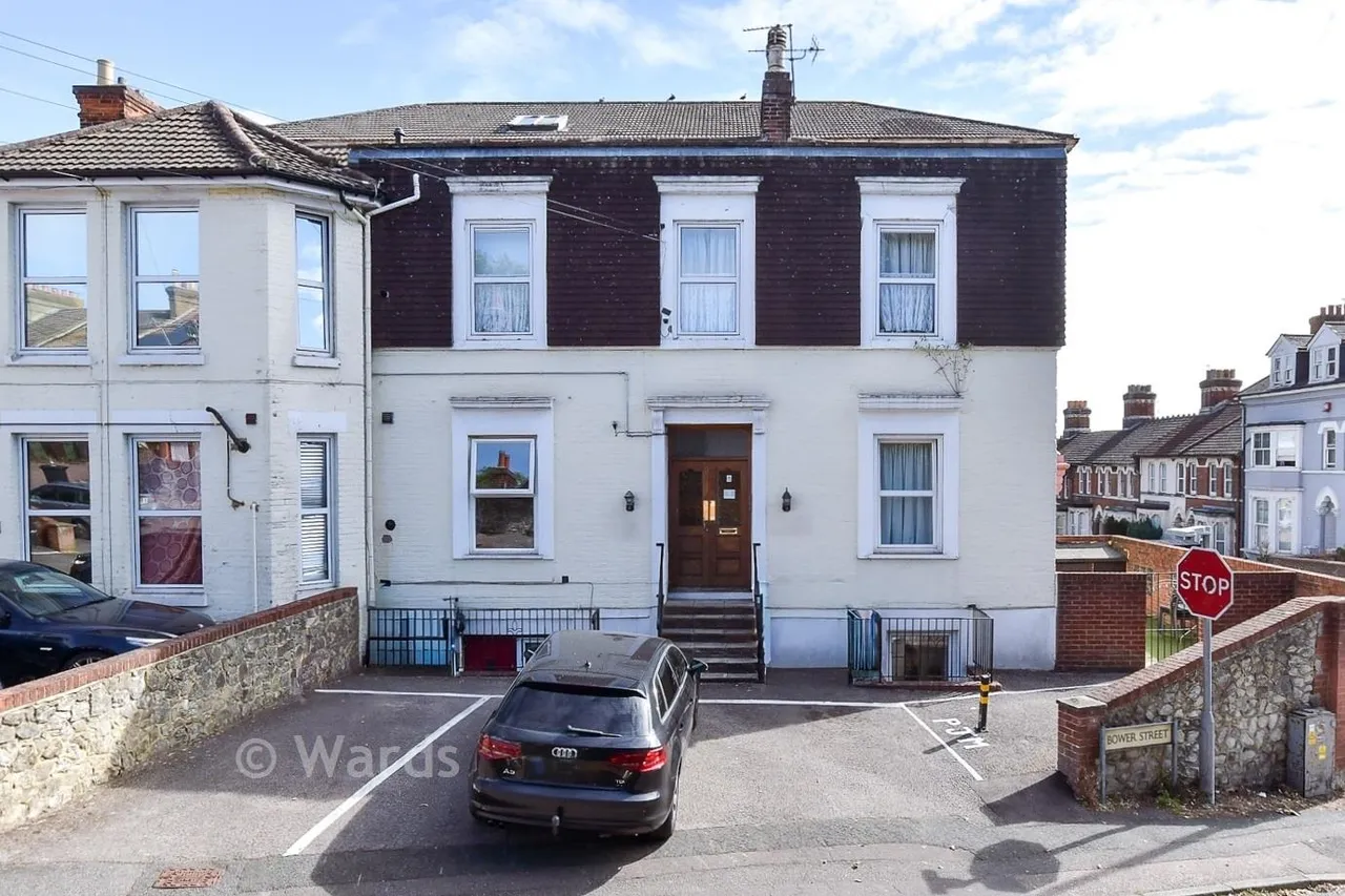 2 bed flat for sale, Bower Street, Maidstone, ME16