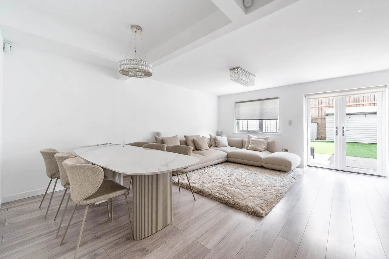 4 bed house to rent — 24 Arbus Crescent, Harrow