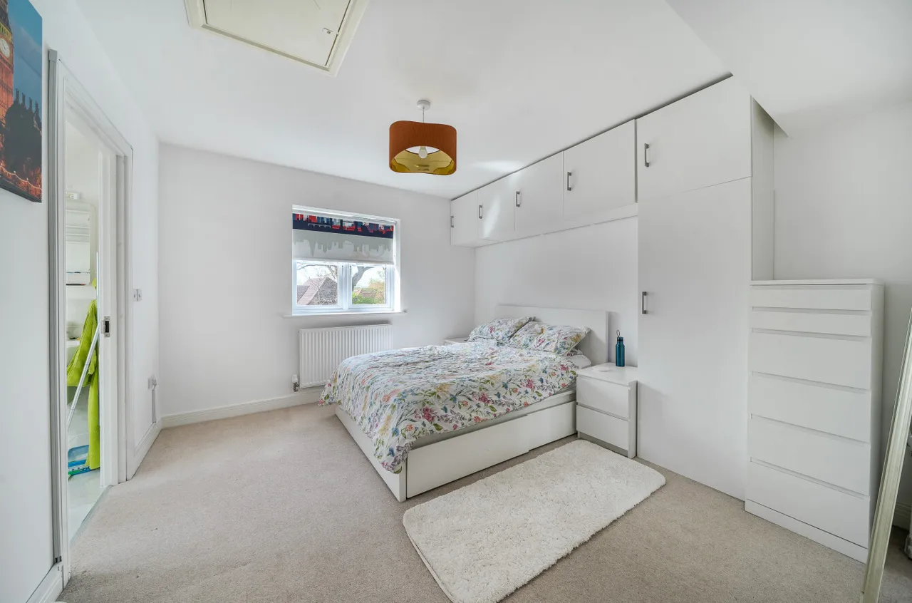 The Croft, Ash Green, Surrey, GU12 6FA, photo 9