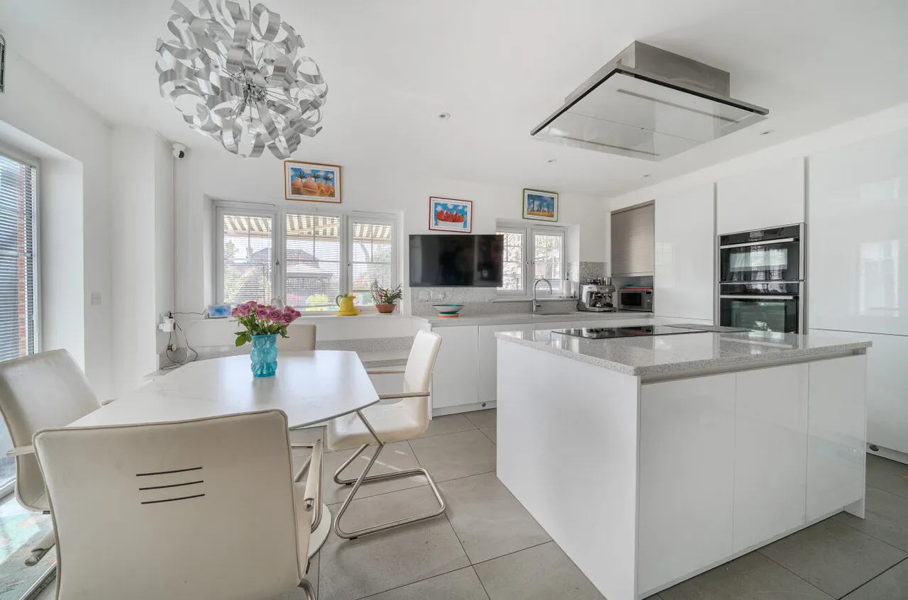 The Croft, Ash Green, Surrey, GU12 6FA, photo 2