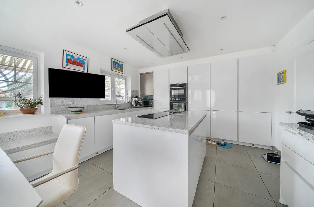The Croft, Ash Green, Surrey, GU12 6FA, photo 17