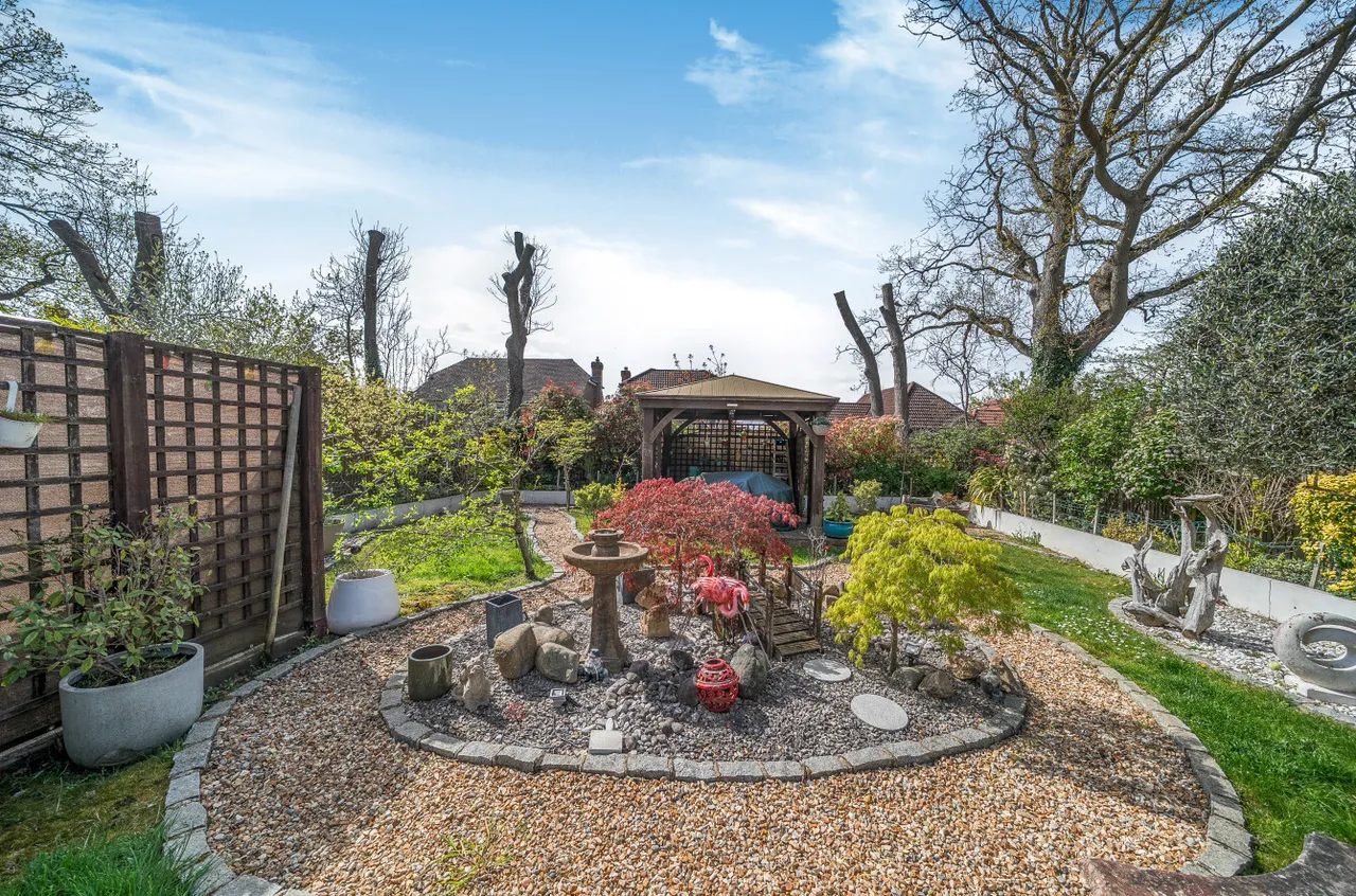 The Croft, Ash Green, Surrey, GU12 6FA, photo 11