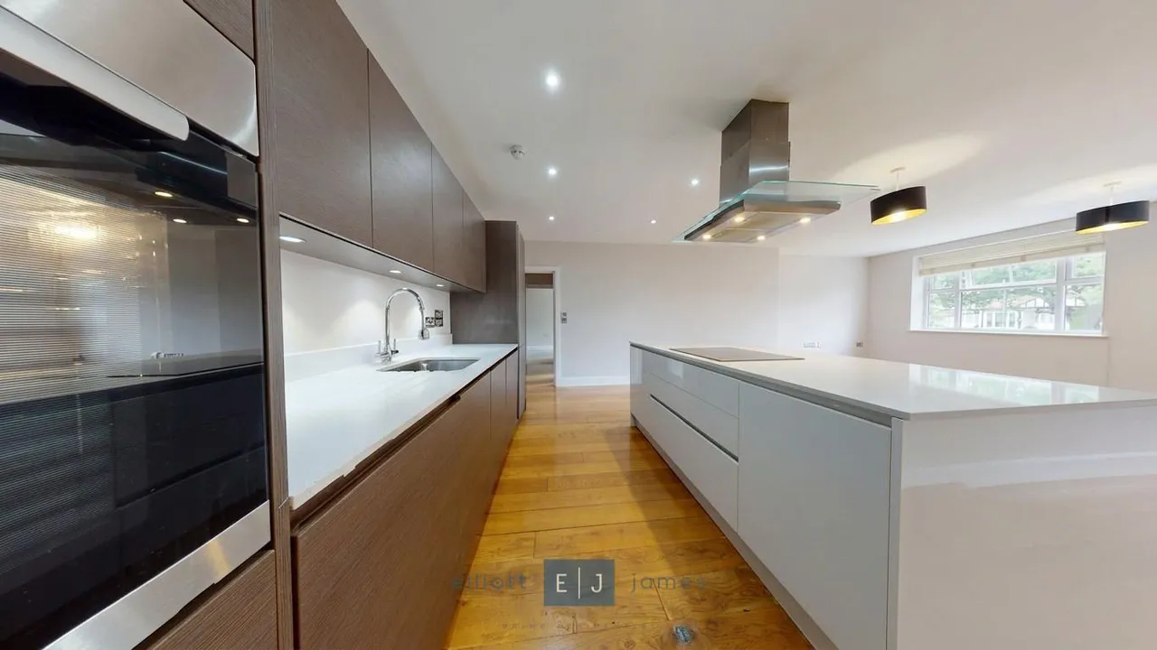 Manor Road, Chigwell, photo 2