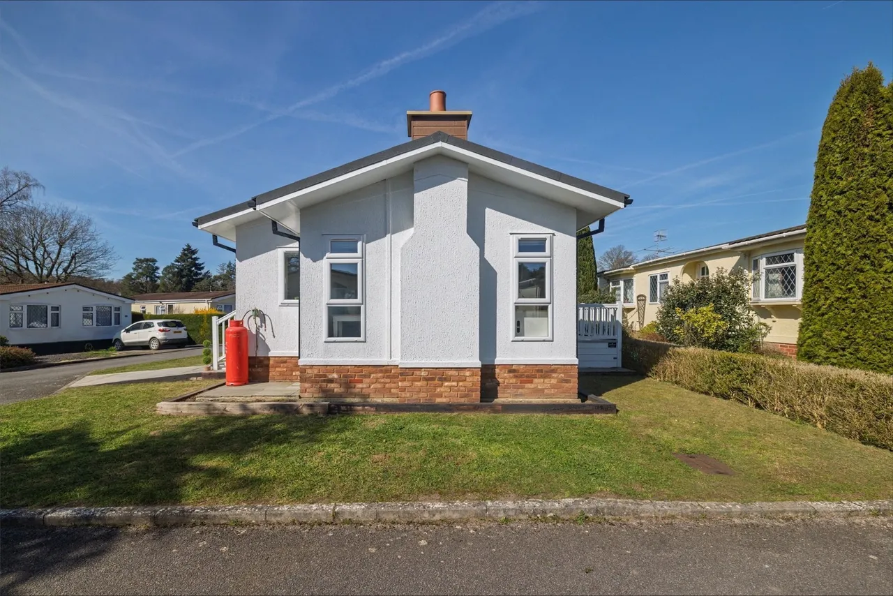 2 bed house to rent — Portsmouth Road, Thursley, Godalming, GU8