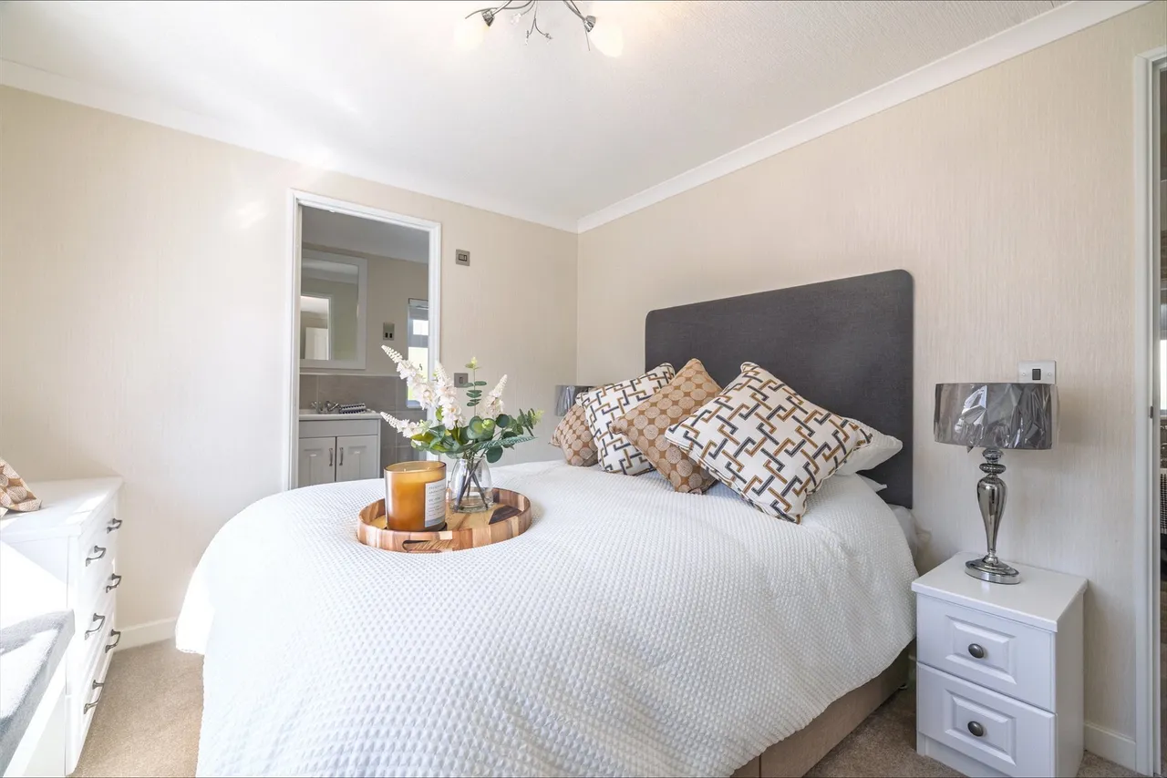 Portsmouth Road, Thursley, Godalming, GU8, photo 4