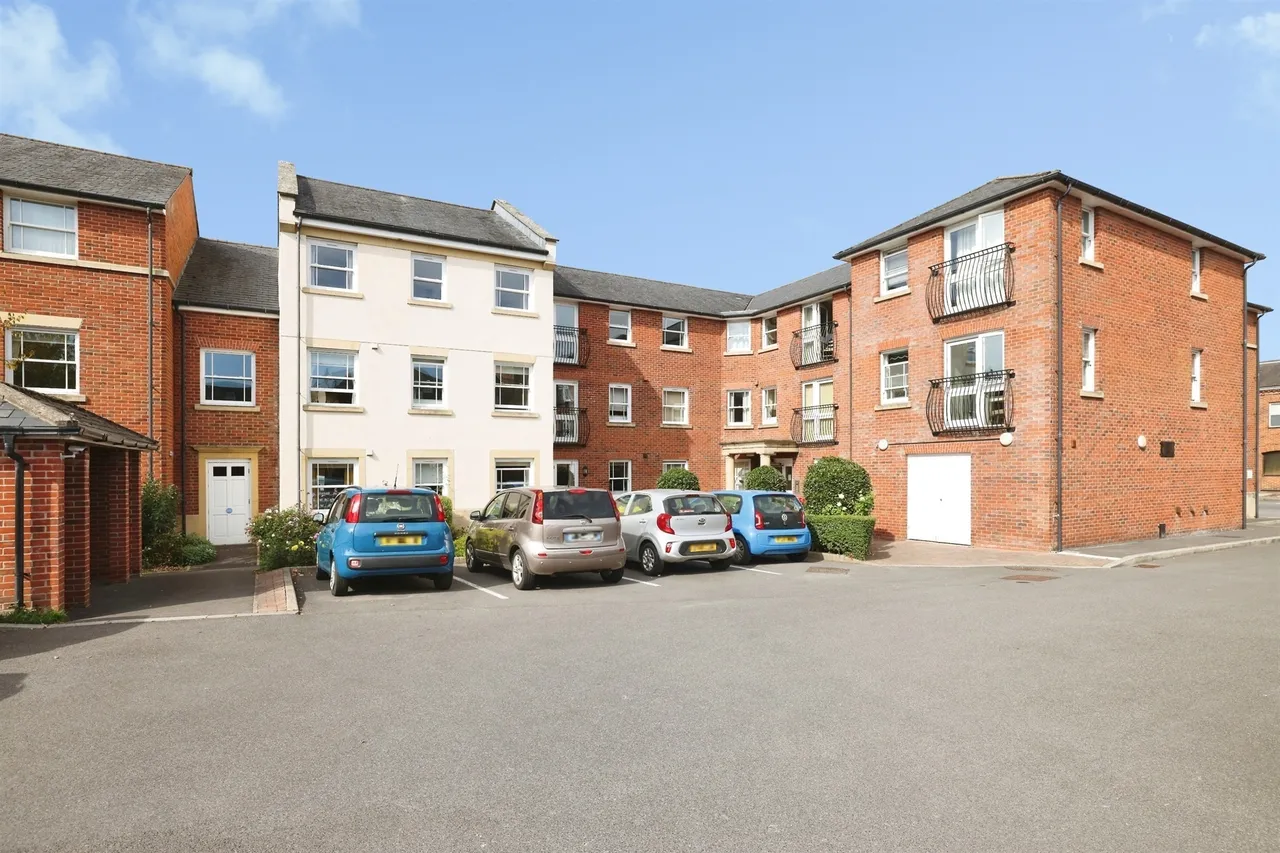 1 bed retirement property for sale, New Park Street, Devizes, SN10