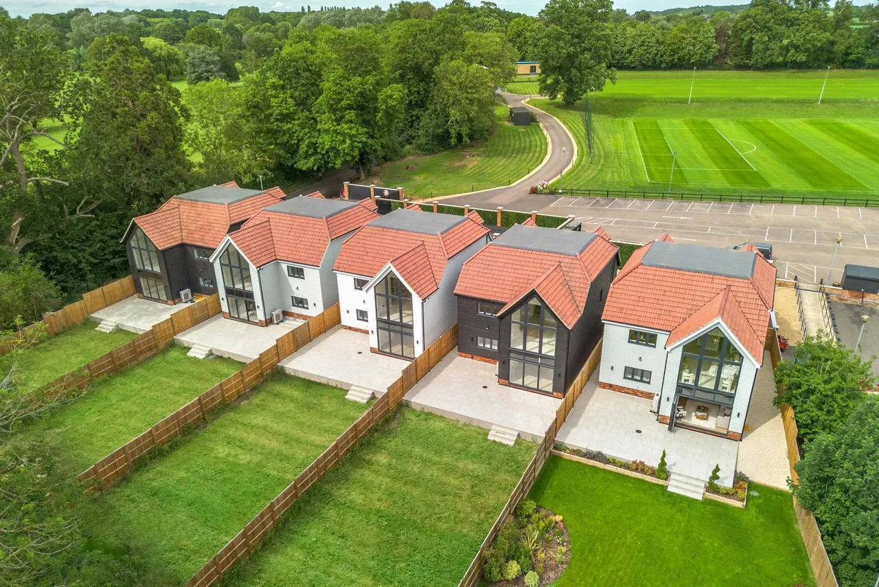 The Oaklands Aston Lane, Bragbury End, SG2, photo 34